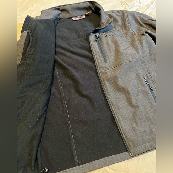 Free Country Men's Soft Shell Zip Up High Neck
Outdoor Jacket - Picture 4 of 5